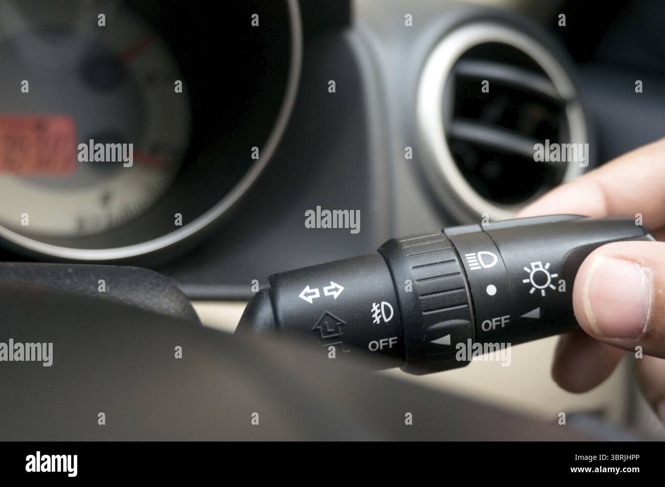 How to Signal Light in Car: Master Safe Driving Tips Fast