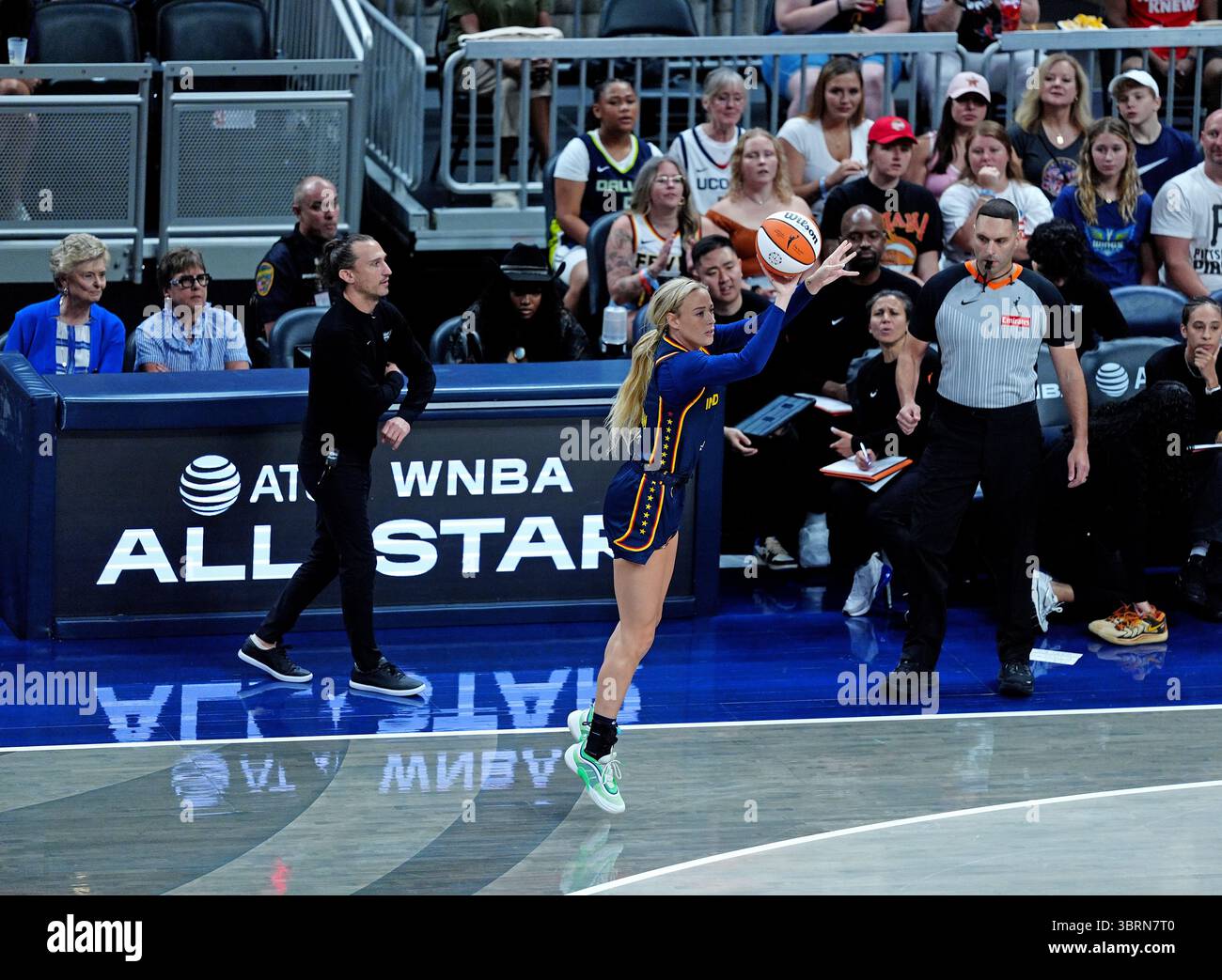 INDIANAPOLIS, IN - JULY 13: Indiana Fever guard Sophie Cunningham (8 ...