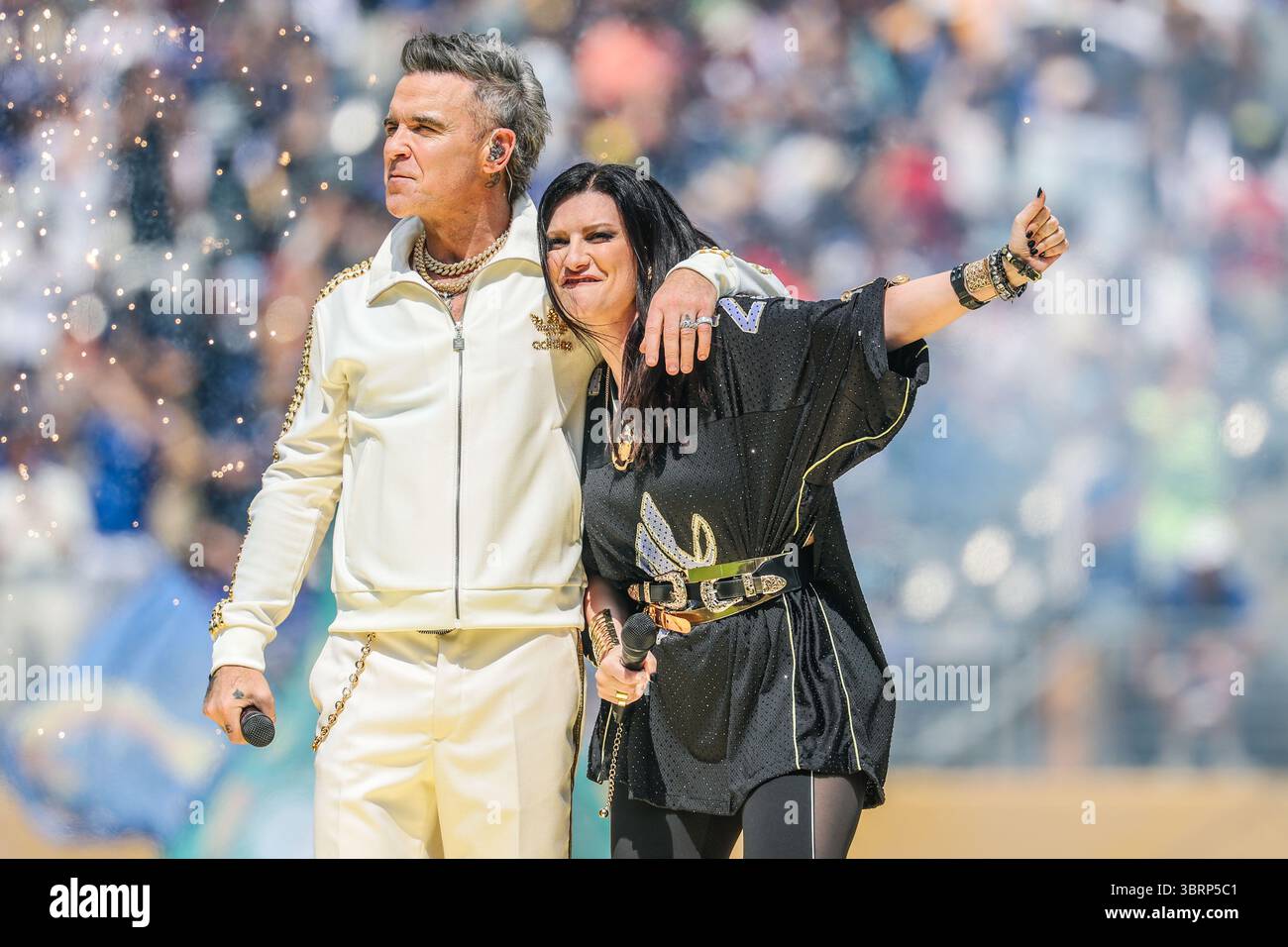 Robbie Williams and Laura Pausini perform before the FIFA Club World ...