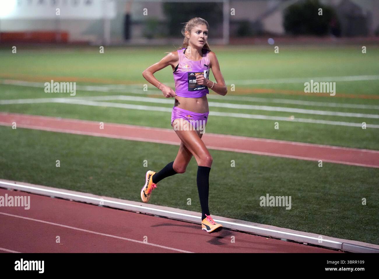 Konstanze Klosterhalfen (GER) places fifth in the women's 10,000m in 32 ...