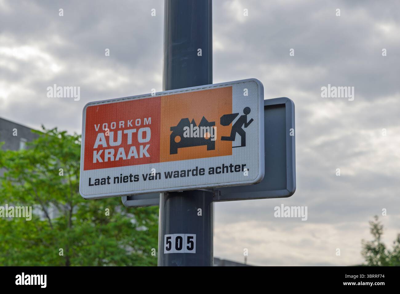 Car crime prevention sign hi-res stock photography and images - Alamy