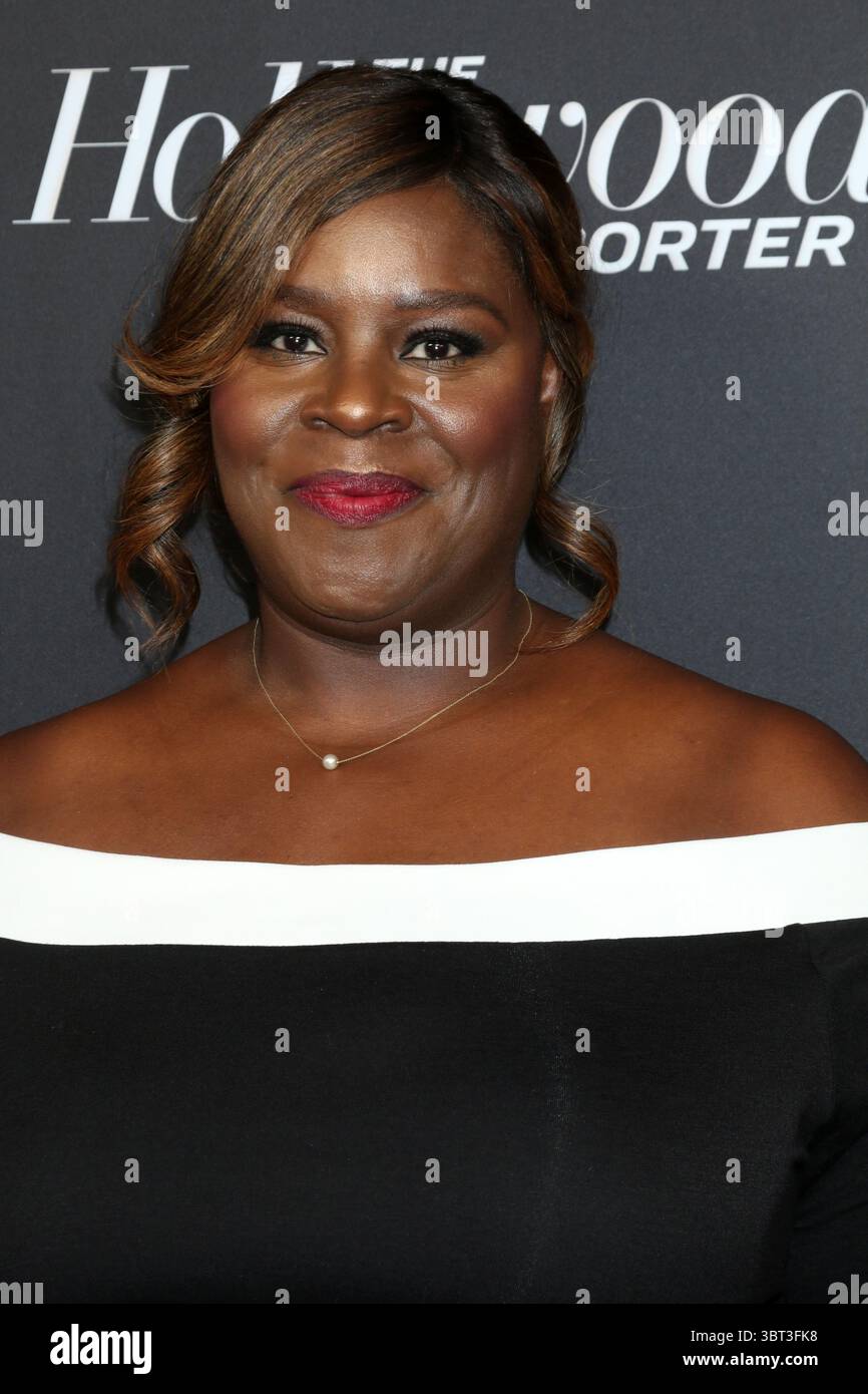 los angeles, 3 de septiembre - katie aselton, mark duplass en la fiesta de  lanzamiento de la red fxx y estrenos para it s always sunny in philadelphia  and the league at, image size:866x1390