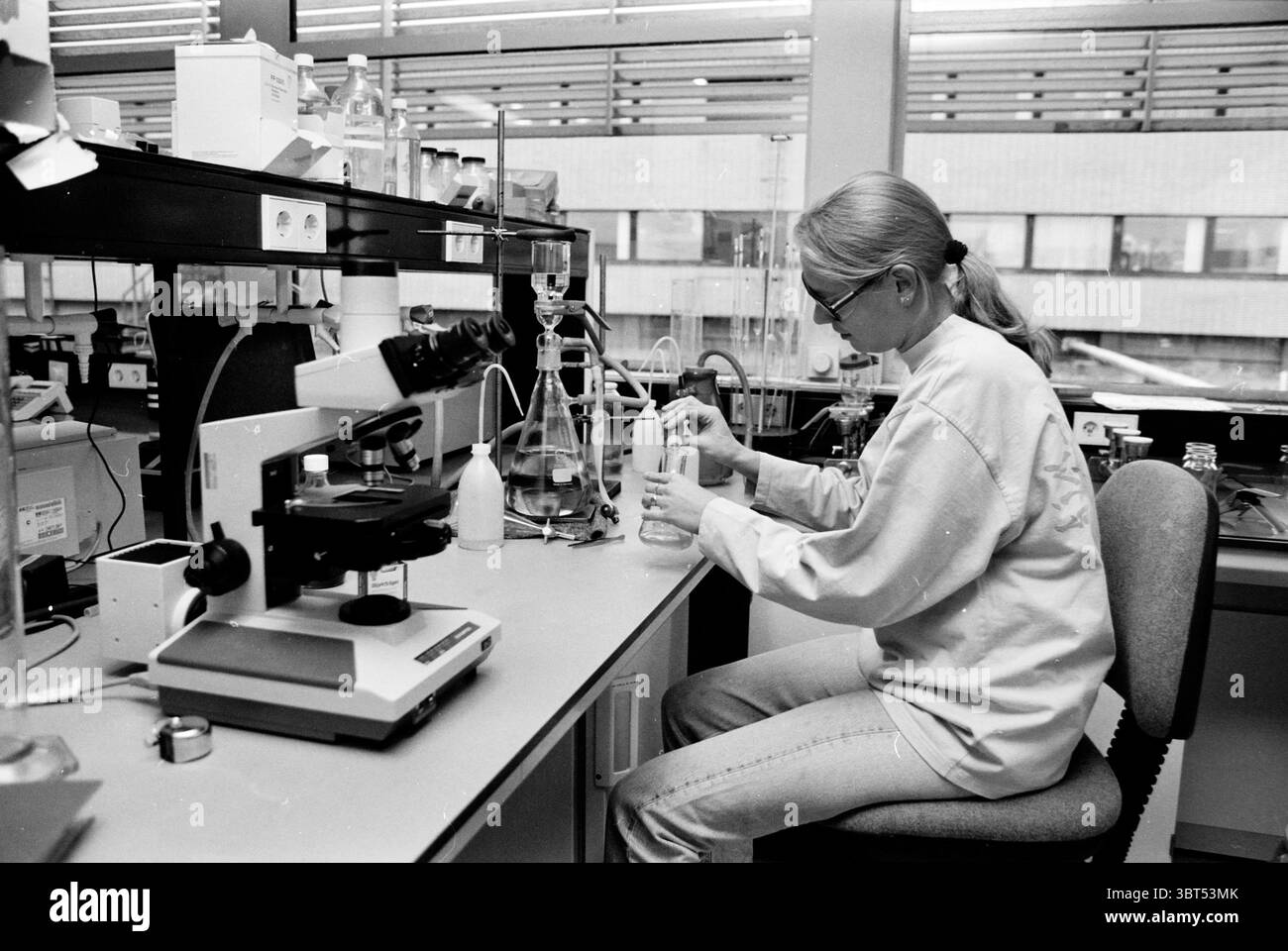 Various empty beakers lab equipment Black and White Stock Photos ...