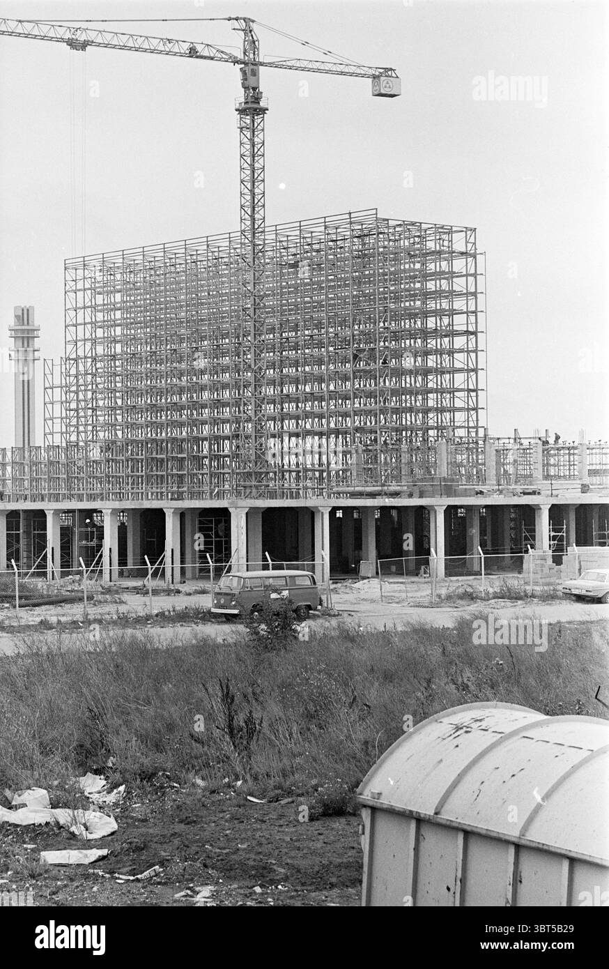 Steel skeleton merck hi-res stock photography and images - Alamy