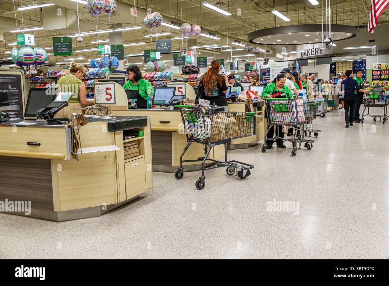 Active shopping experience hi-res stock photography and images - Alamy