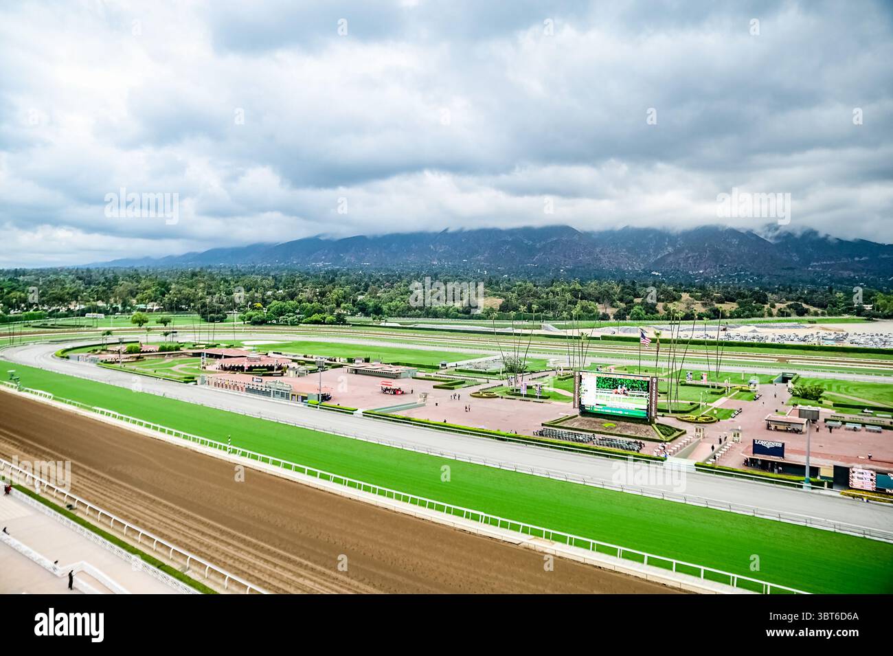 Pin's Vintage Santa Anita Park, 50 Ans 1986, Californie - Collection