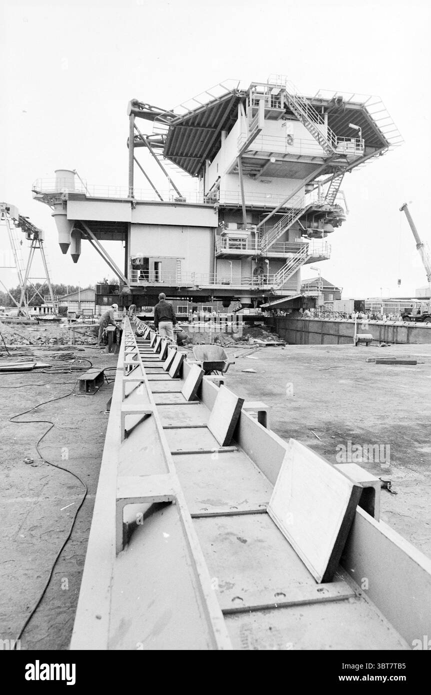 Pantoon Based Rigs Drilling platform on pontoon Genius Velsen north Drilling rigs Velsen ...