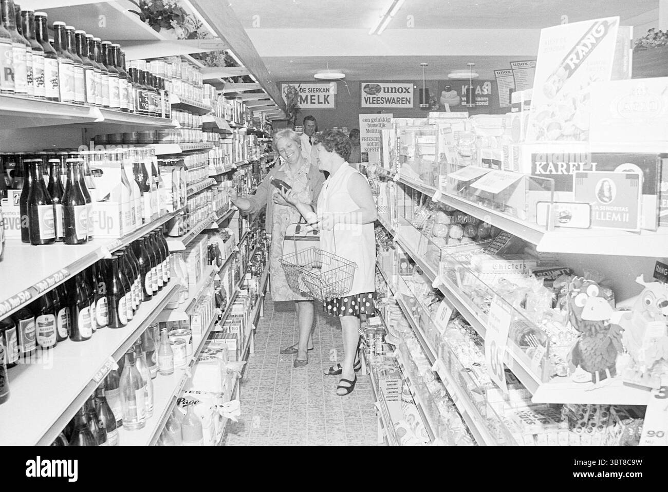 Orlando AFB US Air Force Base Supermarket Shoppers Families Old Photo