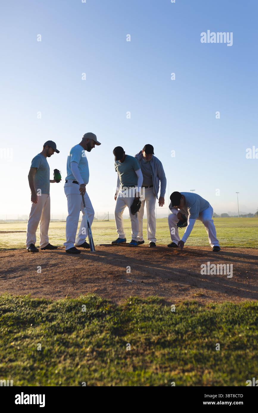 Pitcher standing on mound hi-res stock photography and images - Alamy