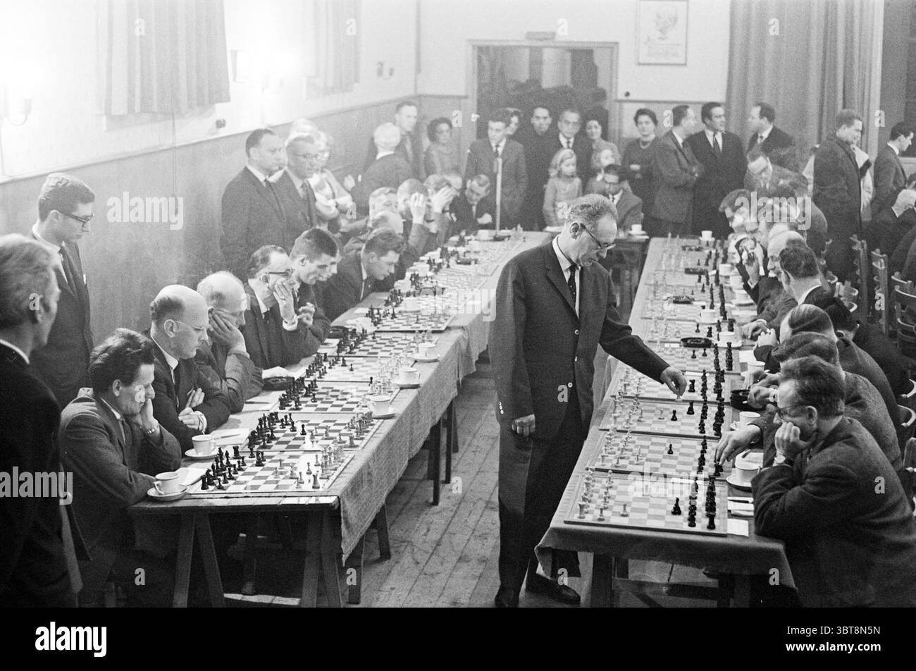 Seated players lean forward hi-res stock photography and images - Alamy