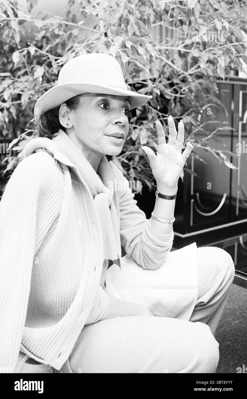 Radiant skin woman hat Black and White Stock Photos & Images - Alamy