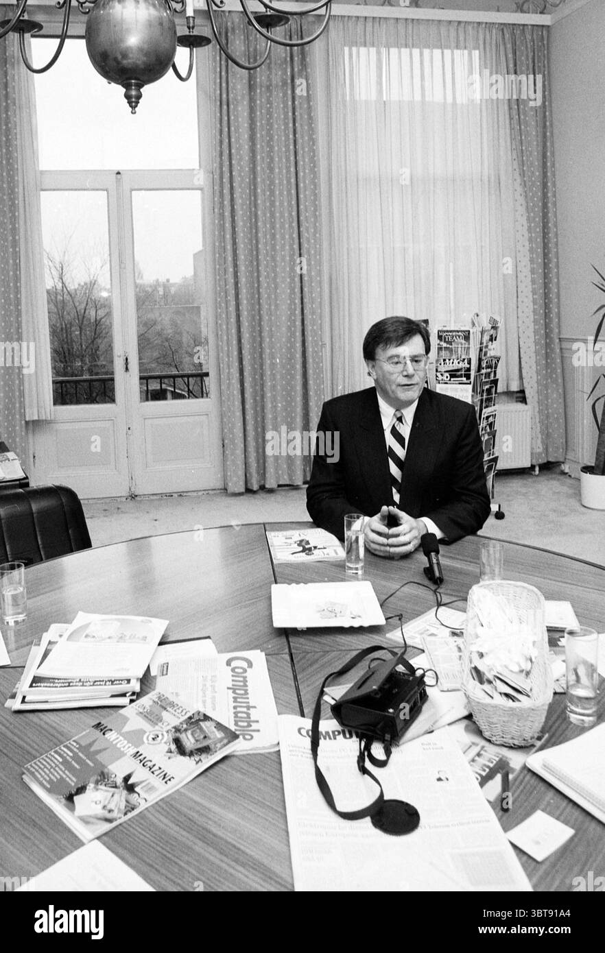 Interview round table Black and White Stock Photos & Images - Alamy
