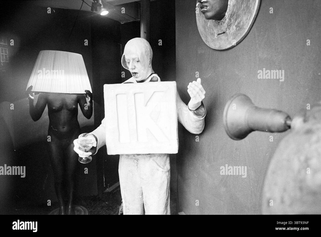 Distinctive humanoid figure hi-res stock photography and images - Alamy