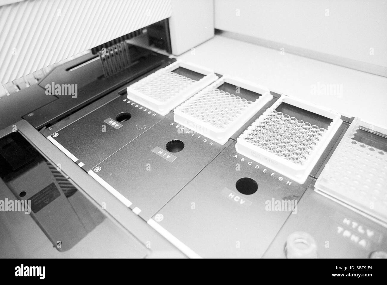 Sample Processing Tray Several rectangular sample trays hi-res stock photography and images ...
