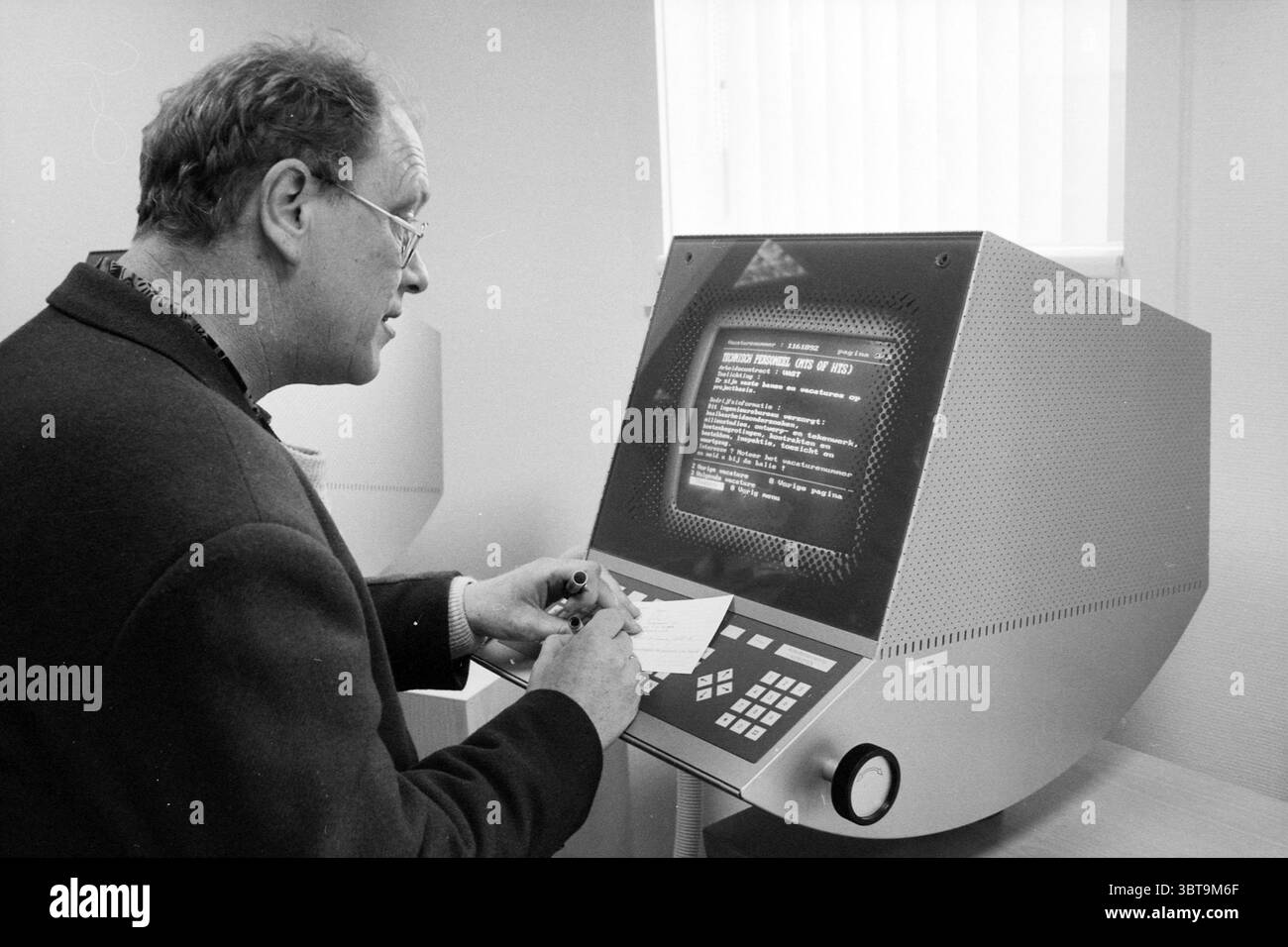Retro styled computer terminal hi-res stock photography and images - Alamy