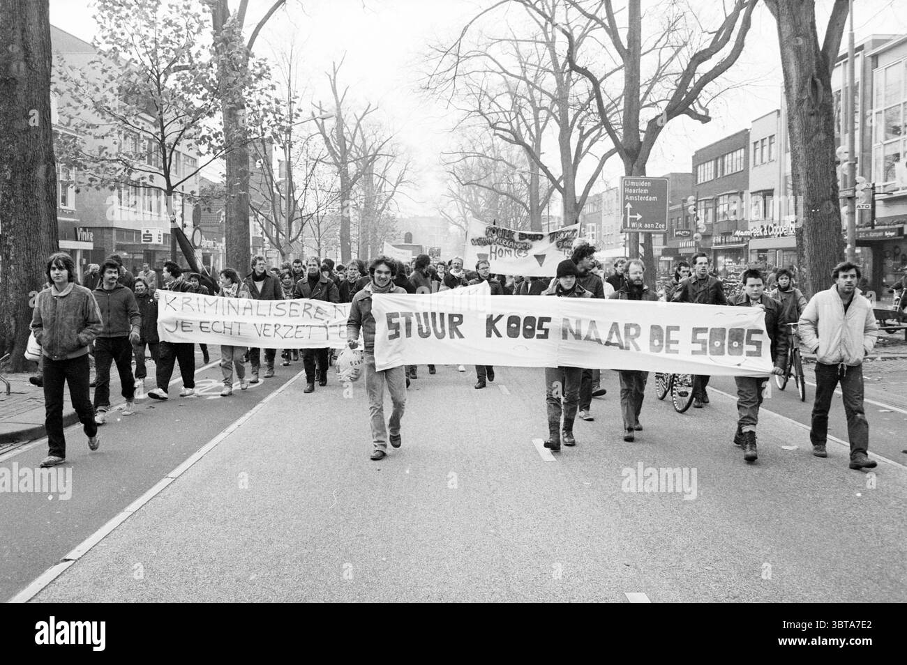 Protesting Riot 1950s Opening beverwijk police station hi-res stock photography and images ...
