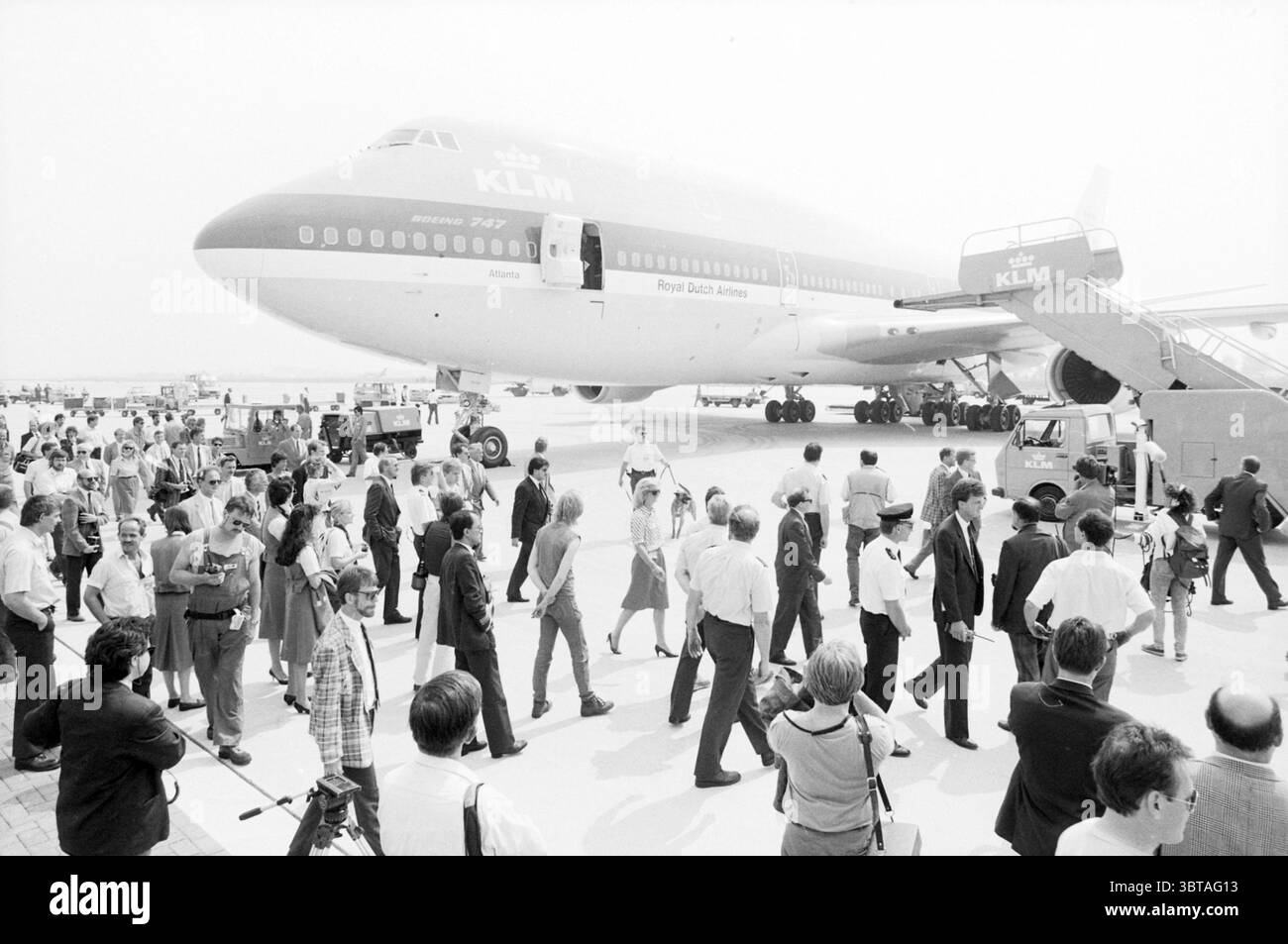 Boeing 747 front Black and White Stock Photos \u0026 Images - Alamy, image size:1300x953