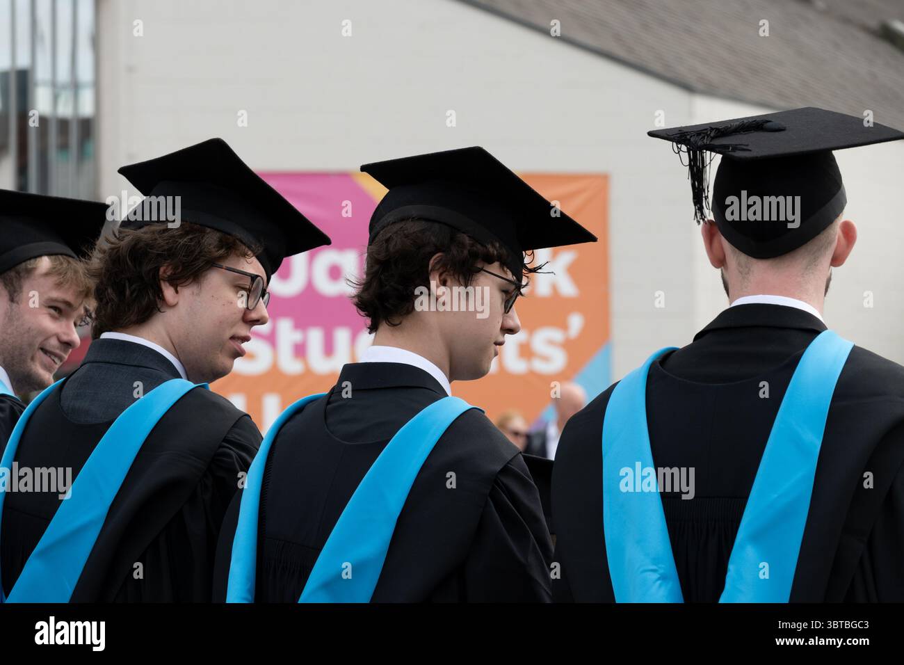 Graduation student uk hi-res stock photography and images - Alamy