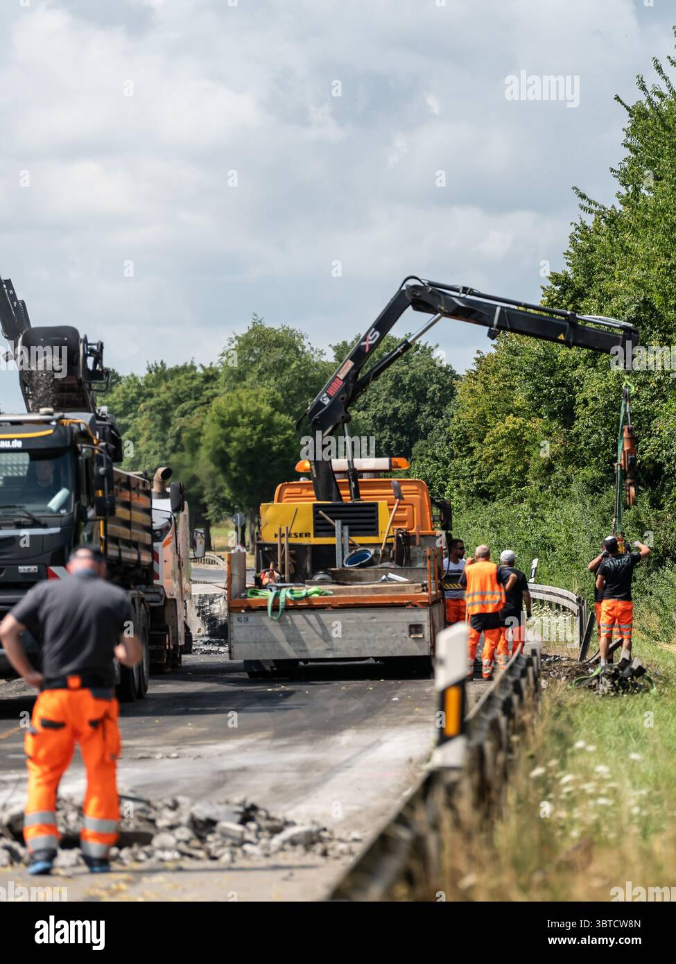 15 July 2025, Baden-Württemberg, Sulz am Neckar: Work continues on the