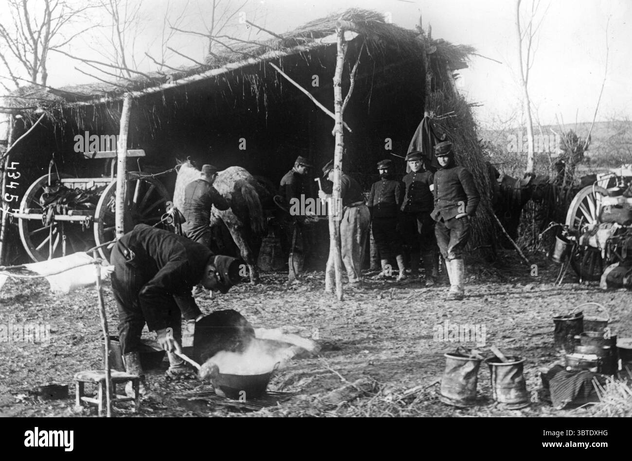 Food soldiers ww1 Black and White Stock Photos & Images - Alamy