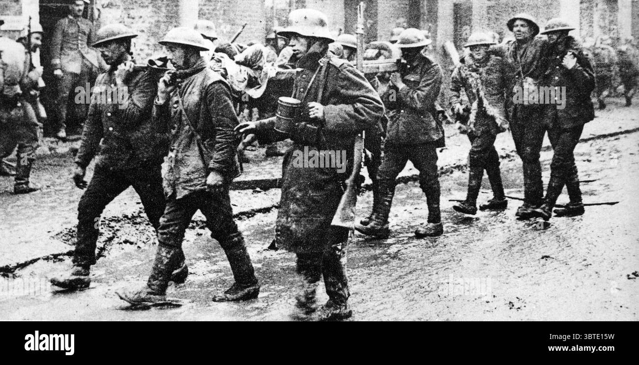 Prisoners of war in world war 1 Black and White Stock Photos & Images ...