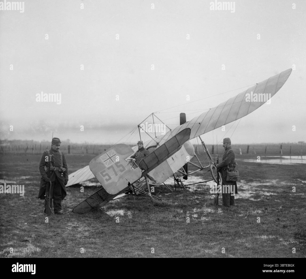 British plane damaged ww1 Black and White Stock Photos & Images - Alamy