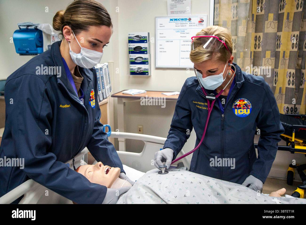Hospital icu training hi-res stock photography and images - Alamy