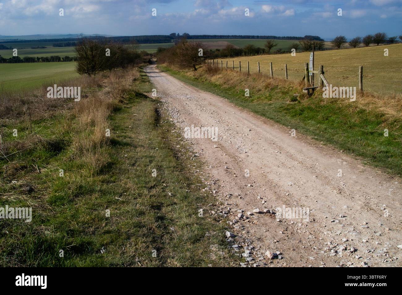 Chilterns and north wessex downs aonb hi-res stock photography and ...