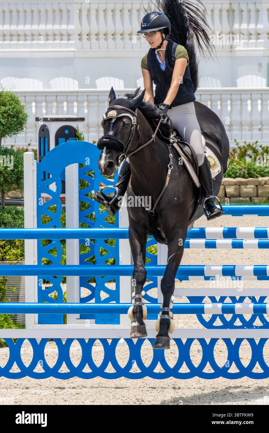 Rider Avery Franke with her horse Ic Air Time jumping at the World Equestrian Center in Ocala, FL, for the USHJA National Hunter Derby 3 Jr/Am. (USA) Stock Photo