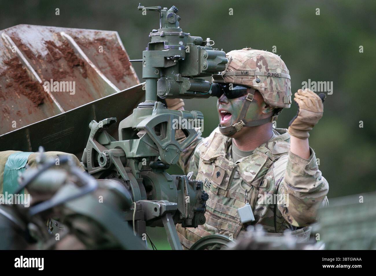 October 10, 2019, Schofield Barracks, Hawaii, USA: U.S. Army Soldiers of Charlie Battery, 2nd Battalion, 11th Field Artillery Regiment, 2nd Infantry Brigade Combat Team, 25th Infantry Division conduct a live-fire air assault artillery raid on Schofield Barracks, Hawaii, October 10, 2019. The battery worked alongside the 25th Combat Aviation Brigade on the first live-fire air assault of M777 Howitzers ever conducted on the island of Oahu. (Credit Image: © U.S. Army/ZUMA Wire/ZUMAPRESS.com) Stock Photo
