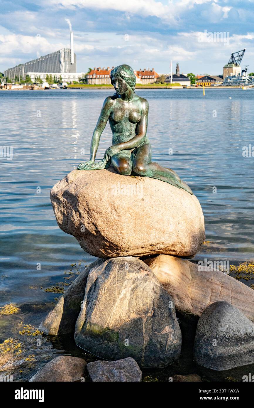 mermaid-statue-on-historic-hi-res-stock-photography-and-images-alamy