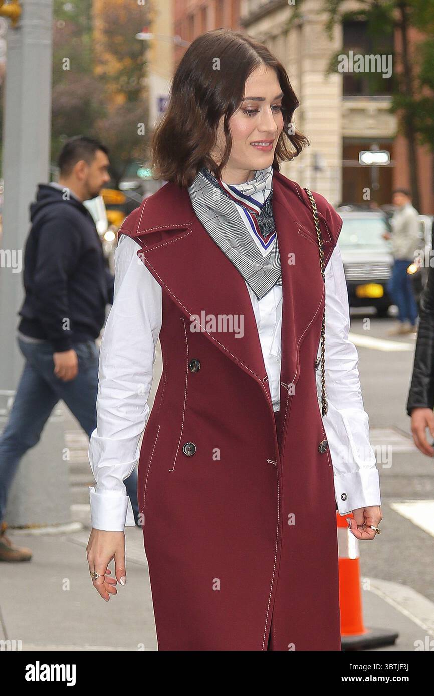October 22, 2019, New York, New York, USA: Actress Lizzy Caplan out in Manhattan New York City. (Credit Image: © John Jones/Ace Pictures via ZUMA Press) Stock Photo