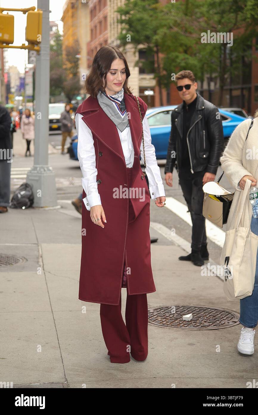 October 22, 2019, New York, New York, USA: Actress Lizzy Caplan out in Manhattan New York City. (Credit Image: © John Jones/Ace Pictures via ZUMA Press) Stock Photo