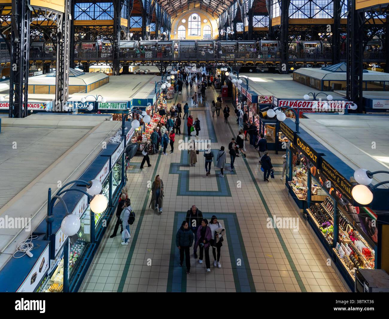 Bustling indoor food hall hi-res stock photography and images - Alamy