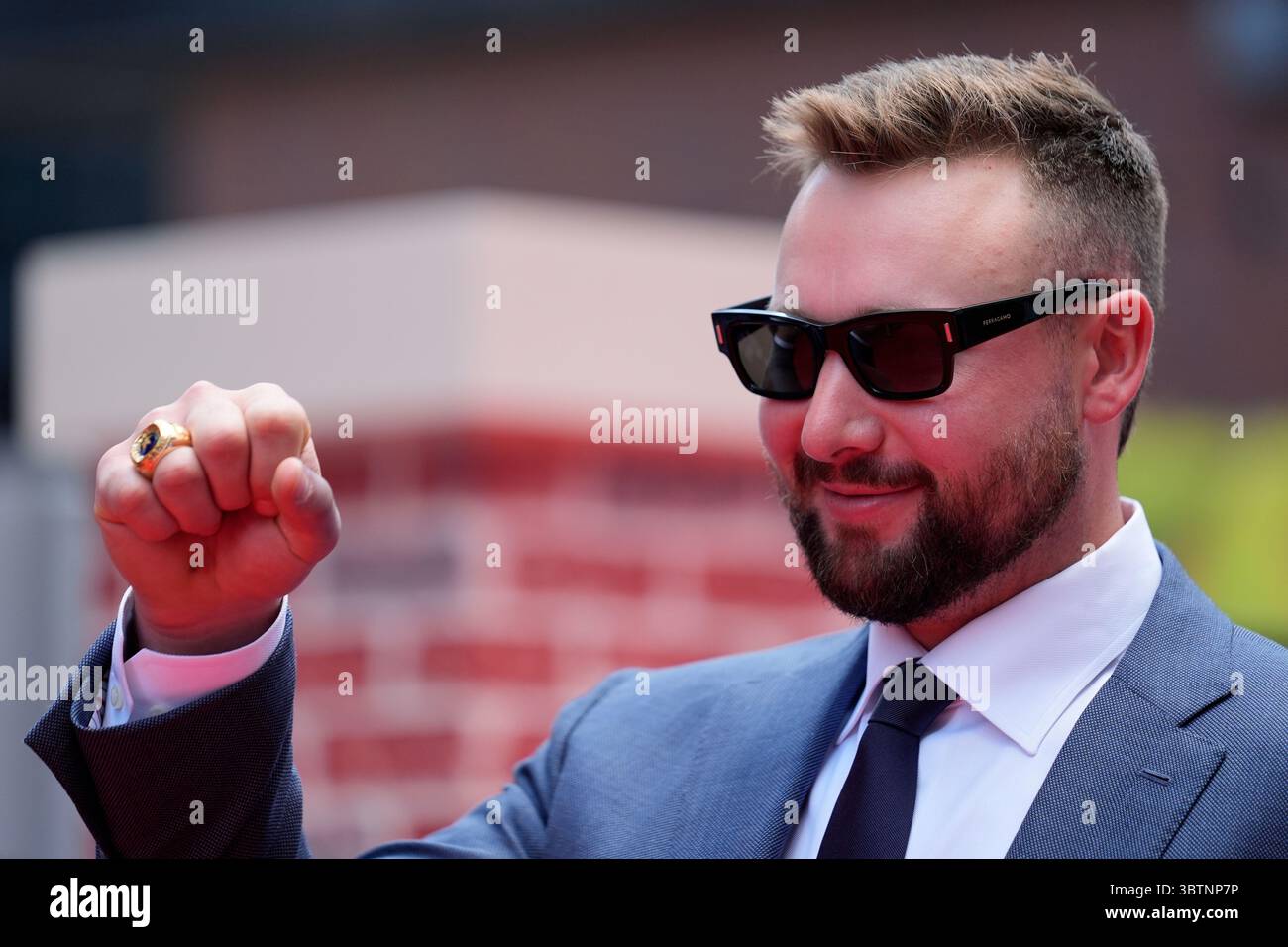 Seattle Mariners' Cal Raleigh arrives on the red carpet for the MLB ...