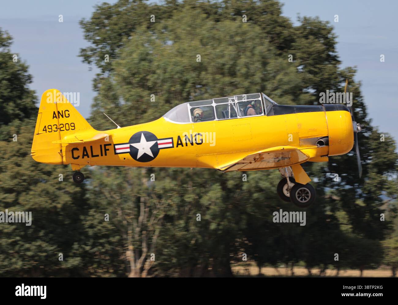 A North American T-6G Texan departs Headcorn Aerodrome in Kent Stock Photo