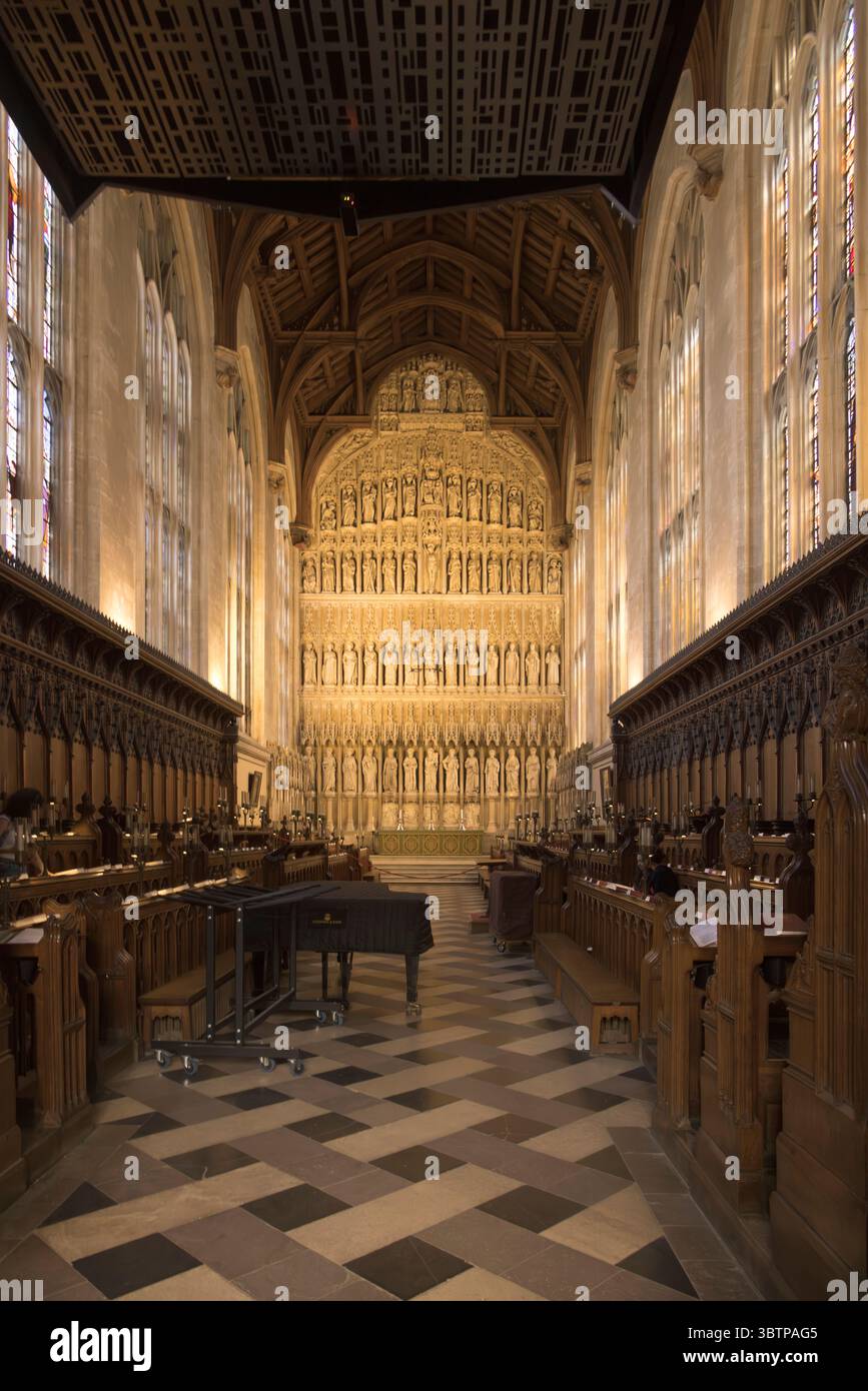 Modern Reredos The reredos in the chapel, New College, Oxford, England, UK Stock Photo ...