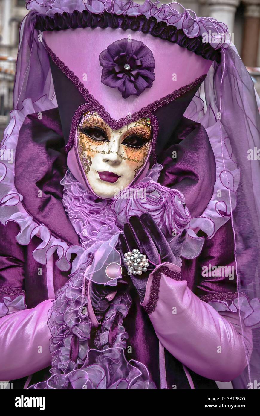 Pink venetian carnival costume hi-res stock photography and images - Alamy