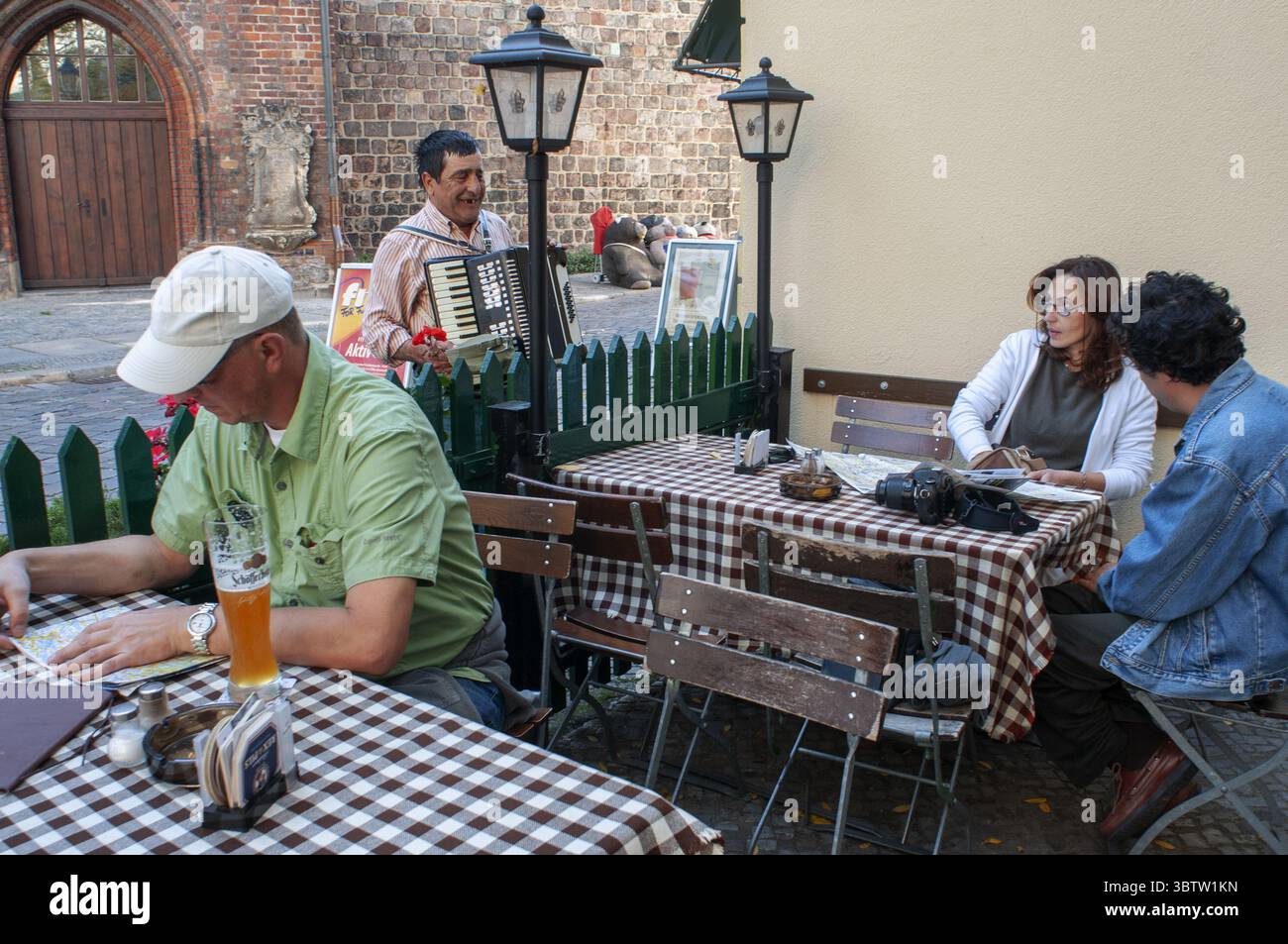 September 23, 2010, Berlin, Brandenburg, Germany: Kartoffel Laube outside Restaurant at Nikolaiviertel, leads towards the historical landmark of Berlin Cathedral Germany (Credit Image: © Sergi ReboredoZUMA Wire) Stock Photo