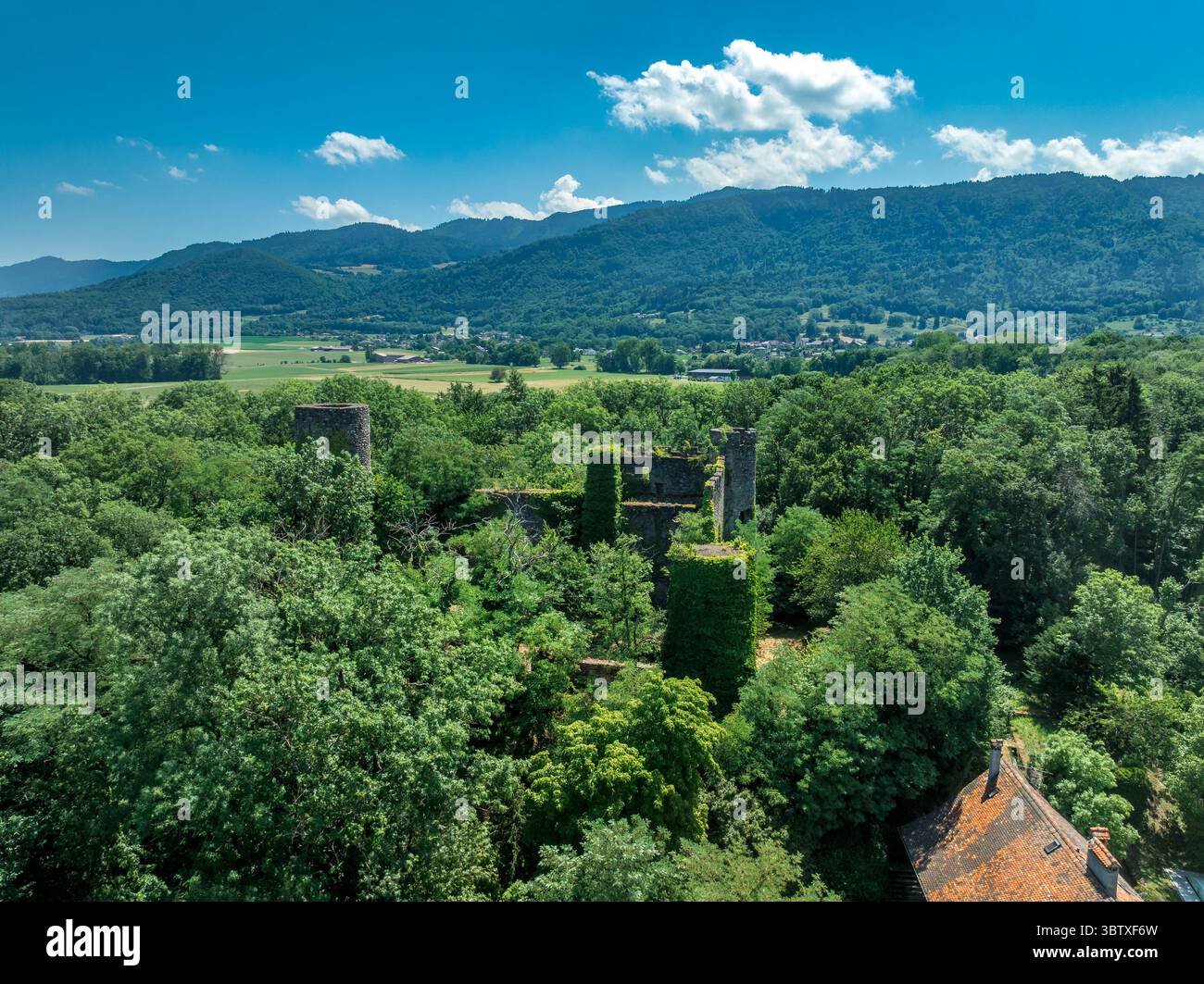 Chateau fort la rochette hi-res stock photography and images - Alamy