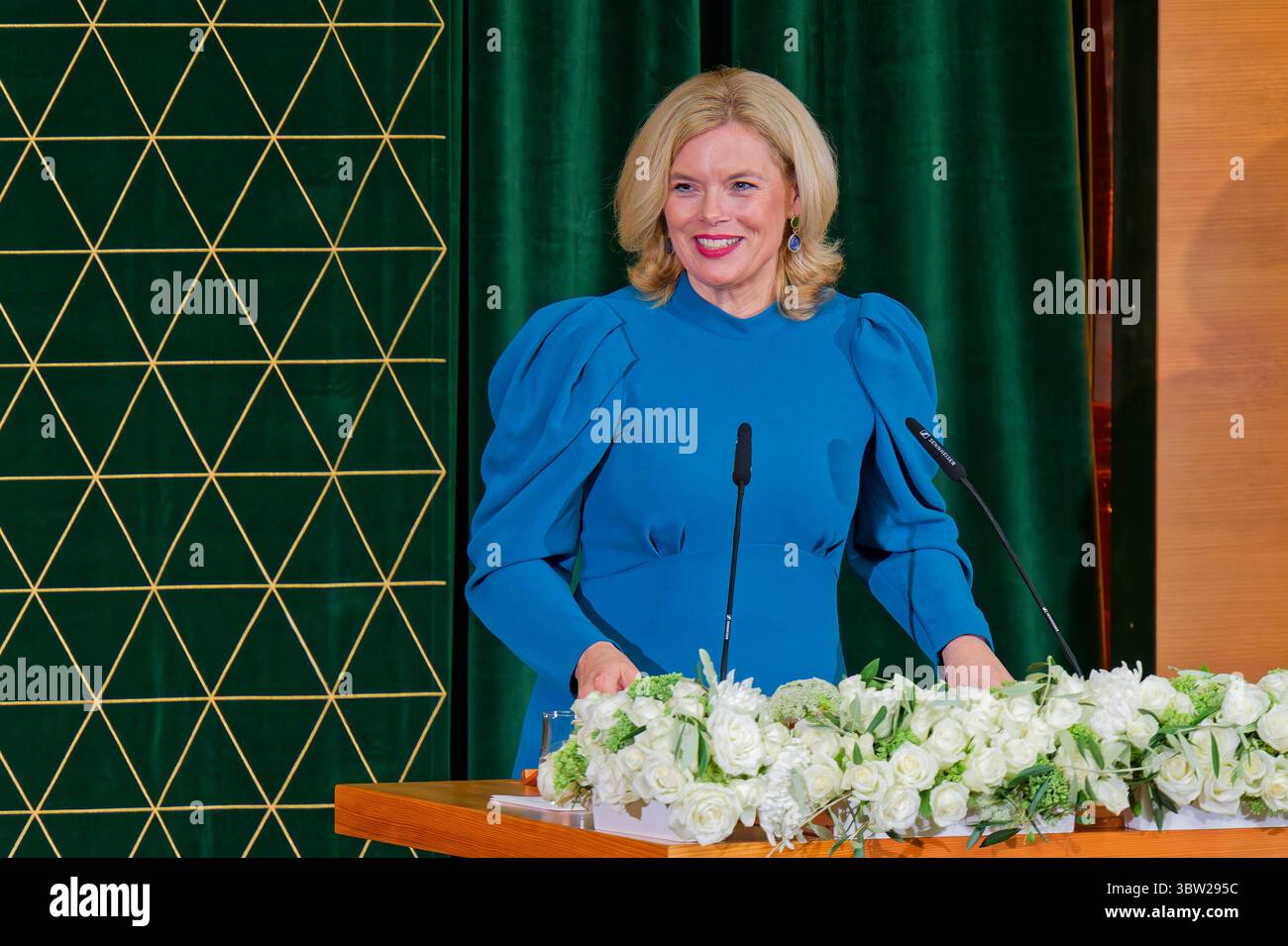 Julia ann hi-res stock photography and images - Page 4 - Alamy Julia ann hi-res stock photography and images - Page 4 - Alamy
