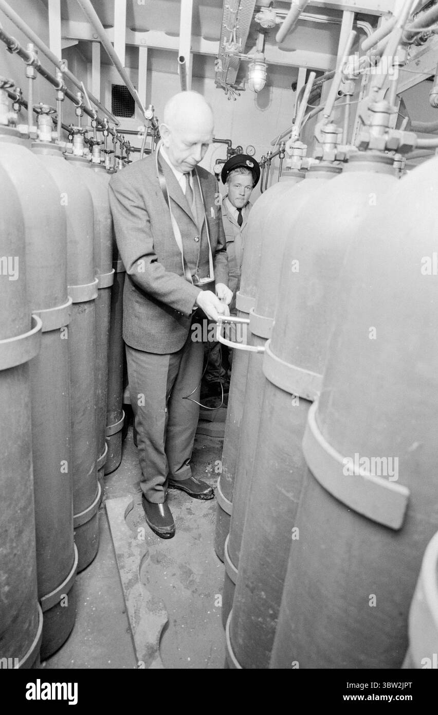 Aktuell 1-3-1969 : Now the ship can go. The Norwegian Maritime ...