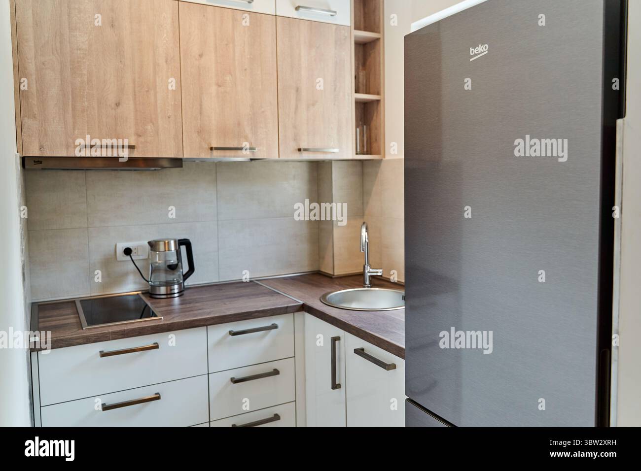 Optimize Storage with Asymmetrical Kitchen Cabinets