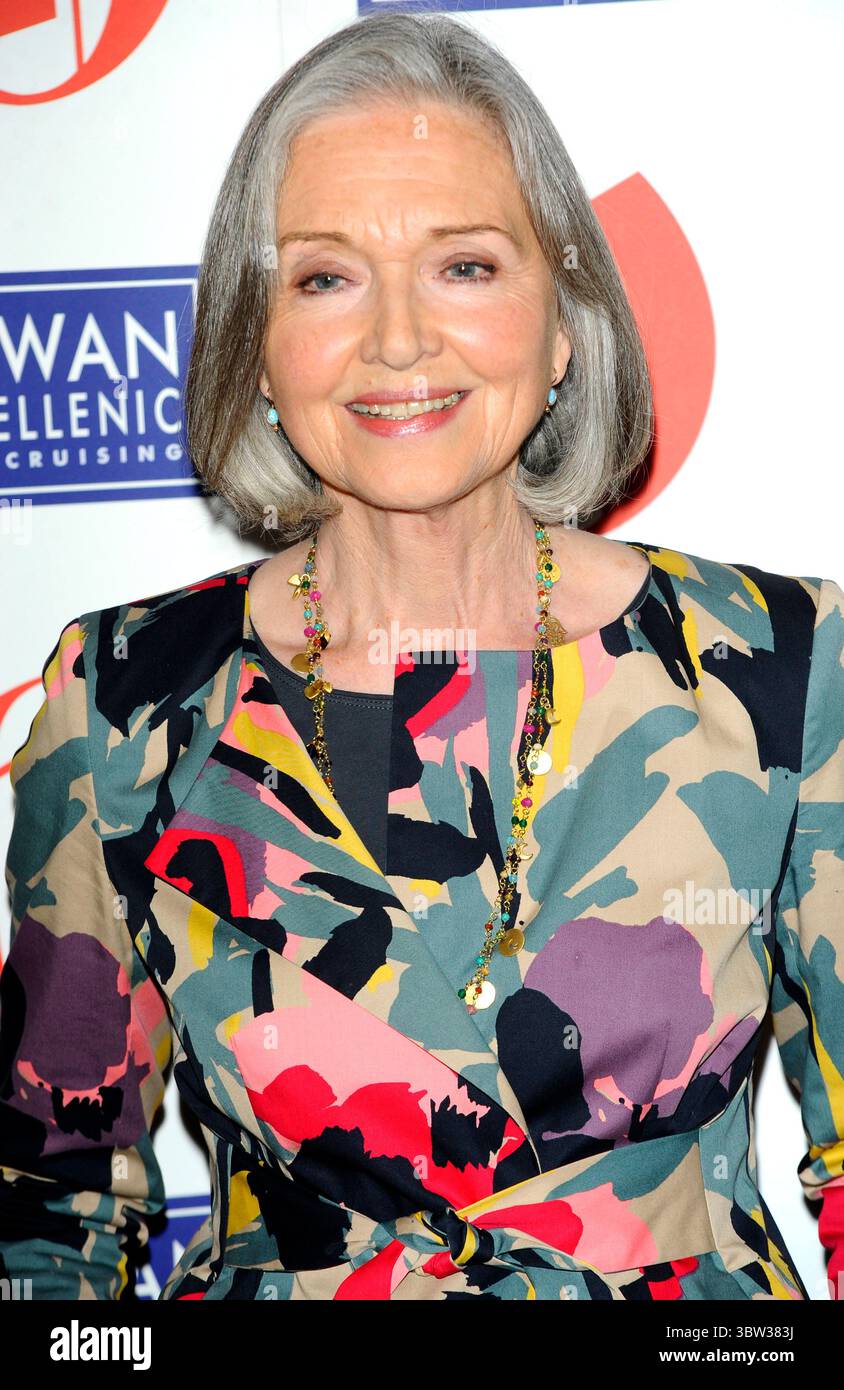Anna Ford at the Oldie of the Year Awards at Simpson's In The Strand in London - 10 February 2011 Stock Photo