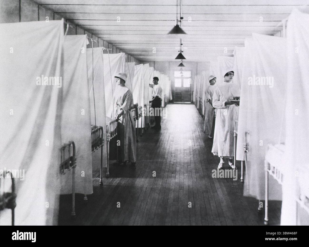 Wwi soldiers hospital beds hi-res stock photography and images - Alamy