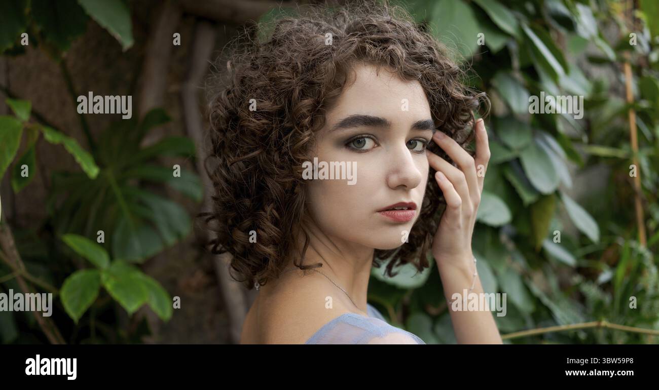 Hairstyle green dress hi-res stock photography and images - Alamy Hairstyle green dress hi-res stock photography and images - Alamy