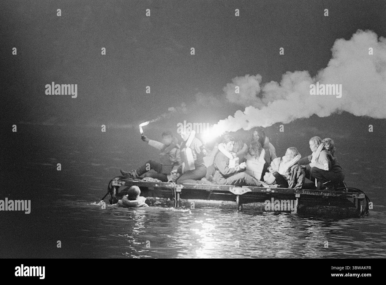 Current 44-2-1971 : Distress call from a raft.A raft of shipwrecked ...