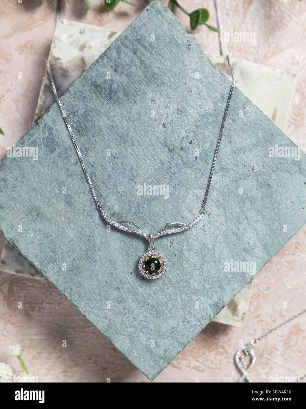 Emerald necklace hi-res stock photography and images - Alamy