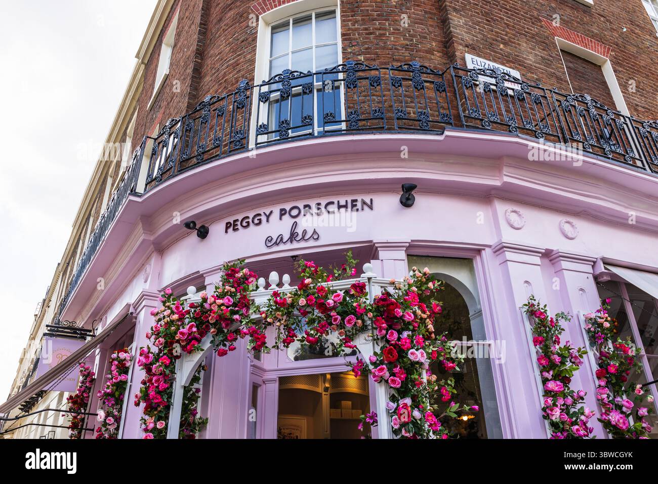 Peggy Porschen Cakes facade, iconic Instagrammable cafe in Belgravia ...