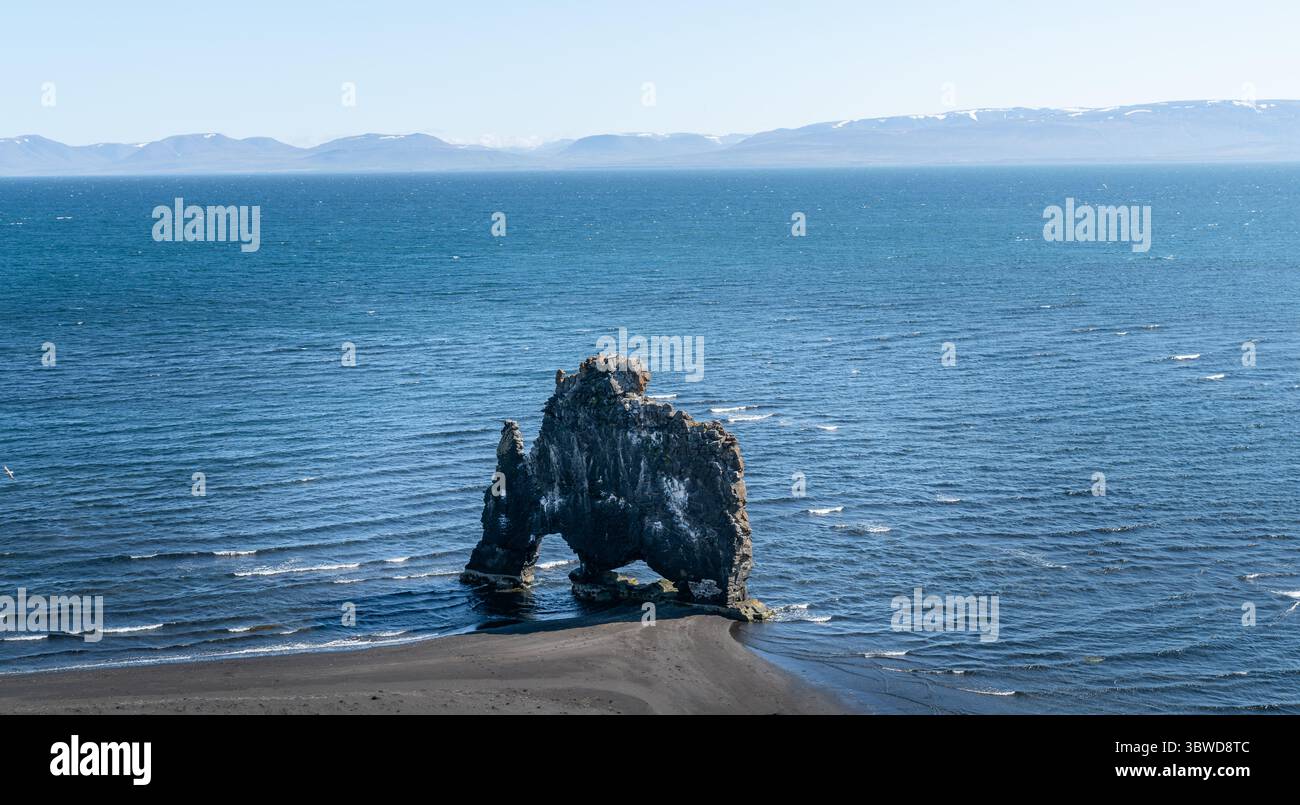 Hvitserkur basalt sea stack rising hi-res stock photography and images ...